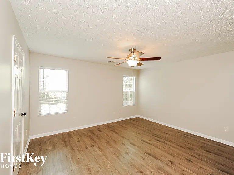5255 Hillcrest Glenn Dr — Photo 7