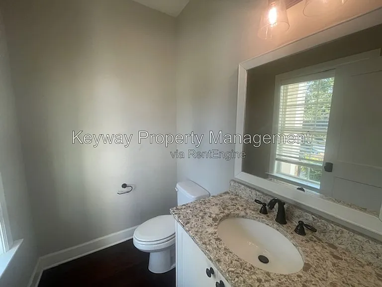 1933 Avenel Ln — Photo 8