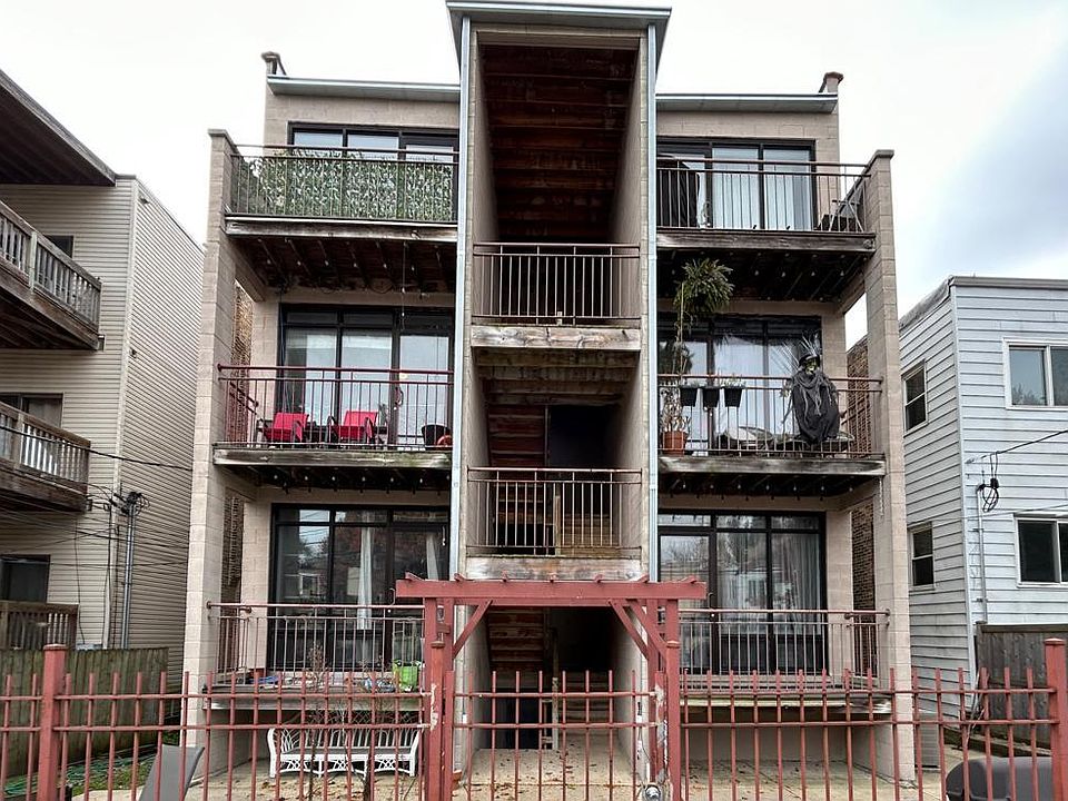 2nd image of 1422 W Carmen Ave APT 1