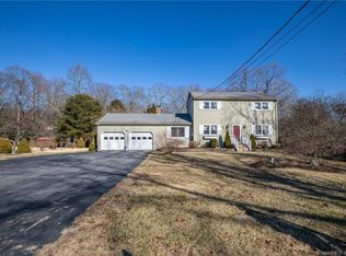 95 Dayton Rd, Waterford, CT 06385