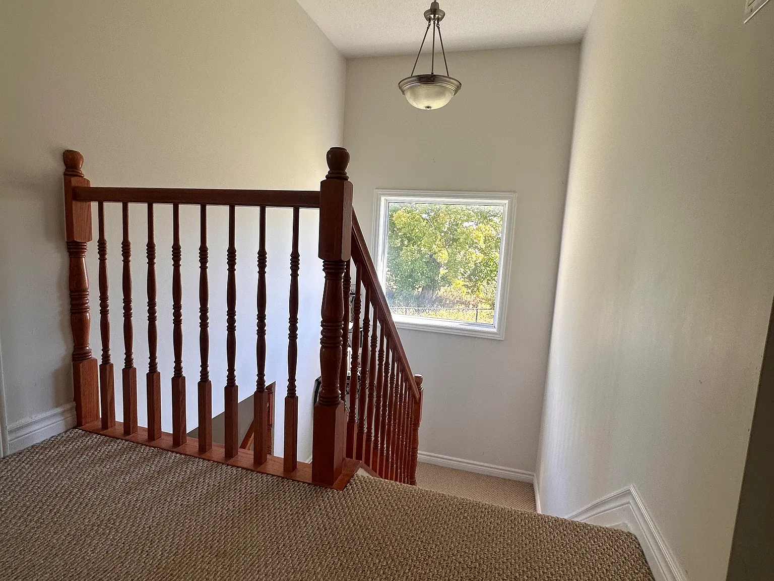 398 Cresthaven — Photo 2