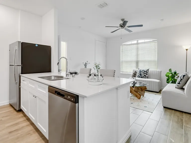 1724 Eworth Dr — Photo 4