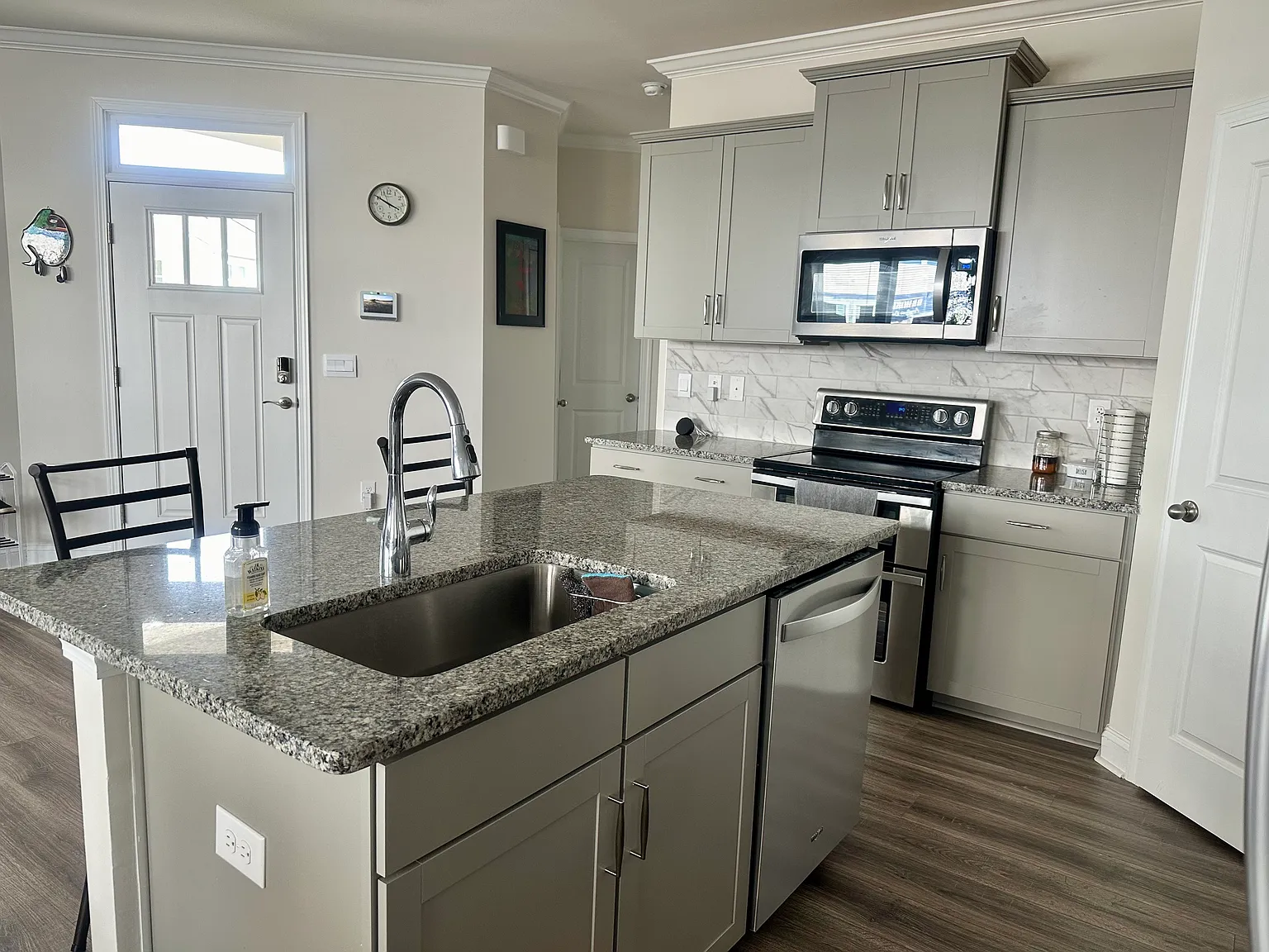3 bed, 2.5 bath, 1774 sqft, $2,350 — Photo 3