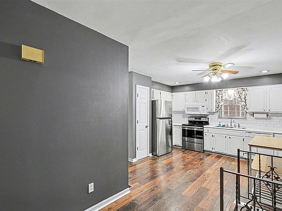 4th image of 3032 Allens Fork Dr