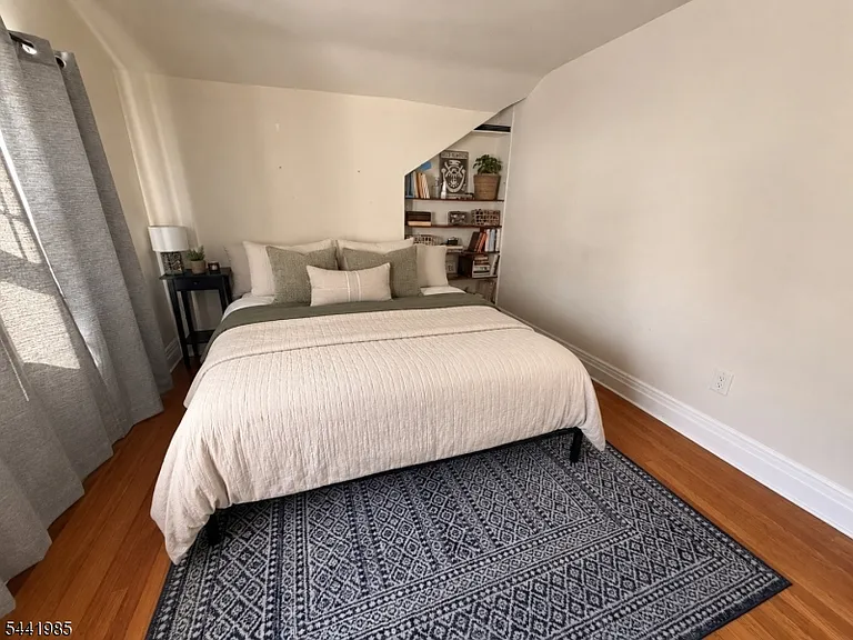 513 Academy St — Photo 2