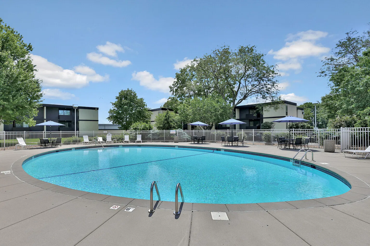 South Pointe Apartments — Photo 2
