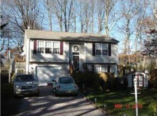 5 Winterberry Rd, Saunderstown, RI 02874