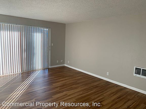 2nd image of 4074 Market St NE #9