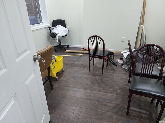 5th image of 1112 W Marshall St