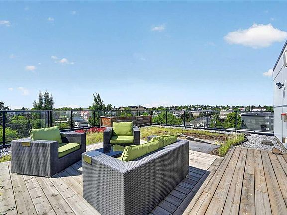 4th image of 1521 26th Ave SW #105