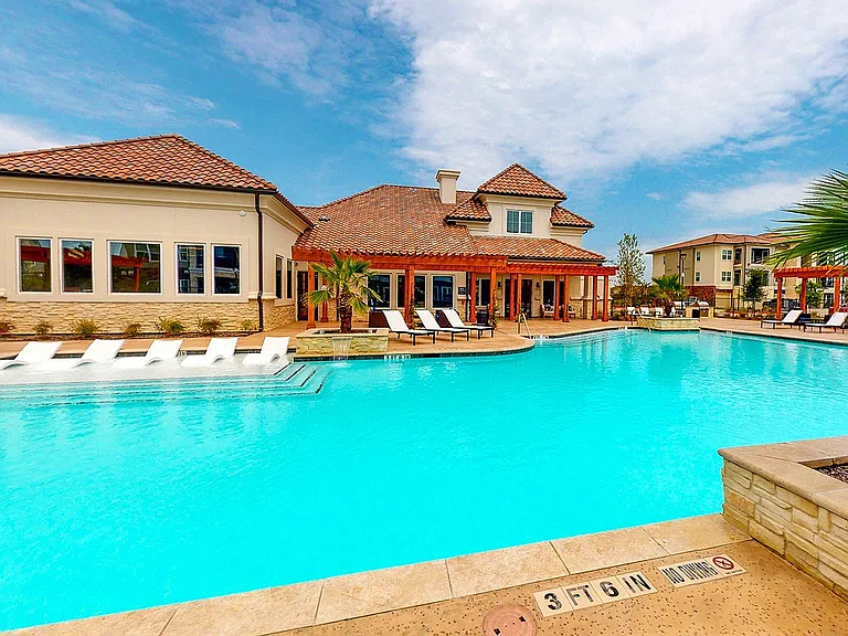 99 at Southwinds Pool