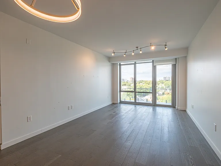 One Park Condos — Photo 25