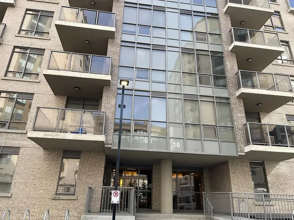 10 Shawnee Hl SW #305, Calgary, AB T2Y 0K5