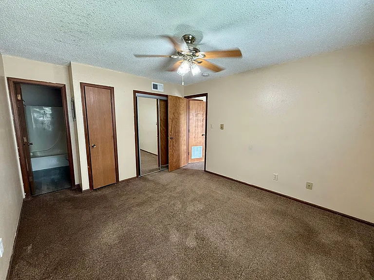1010 N Walnut St — Photo 6