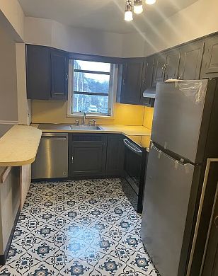 2nd image of 6839 Radbourne Rd
