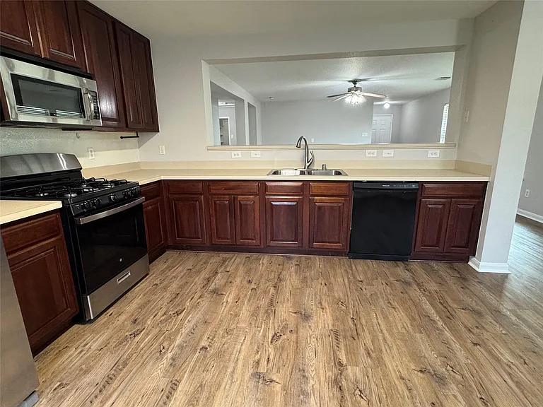 15807 Kings Cypress Ln — Photo 7