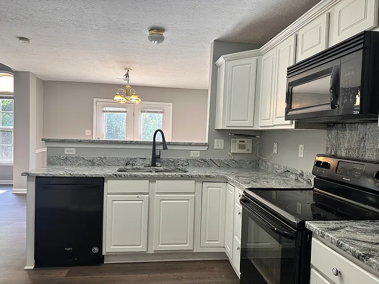 220 Strawberry Fields Rd — Photo 3