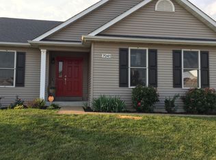 7041 Whisper Creek Dr, Wentzville, MO 63385