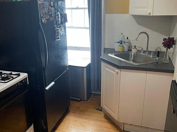 5th image of 1431 Byron St SE
