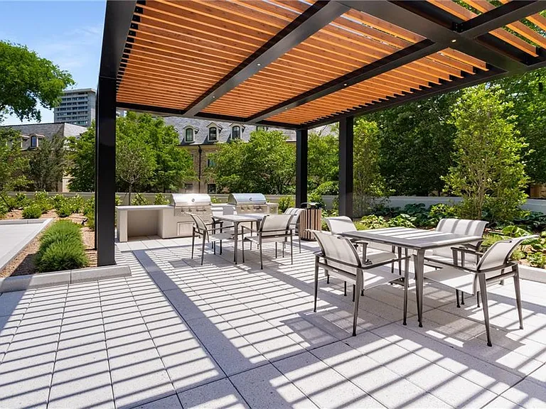 2660 Peachtree Rd NW #18G — Photo 24
