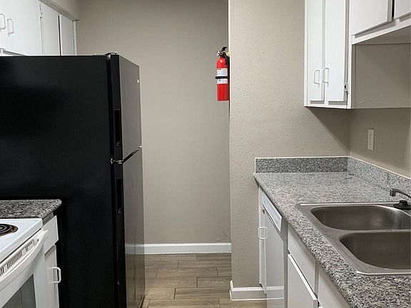 2nd image of 5625 Antoine Dr APT 1109