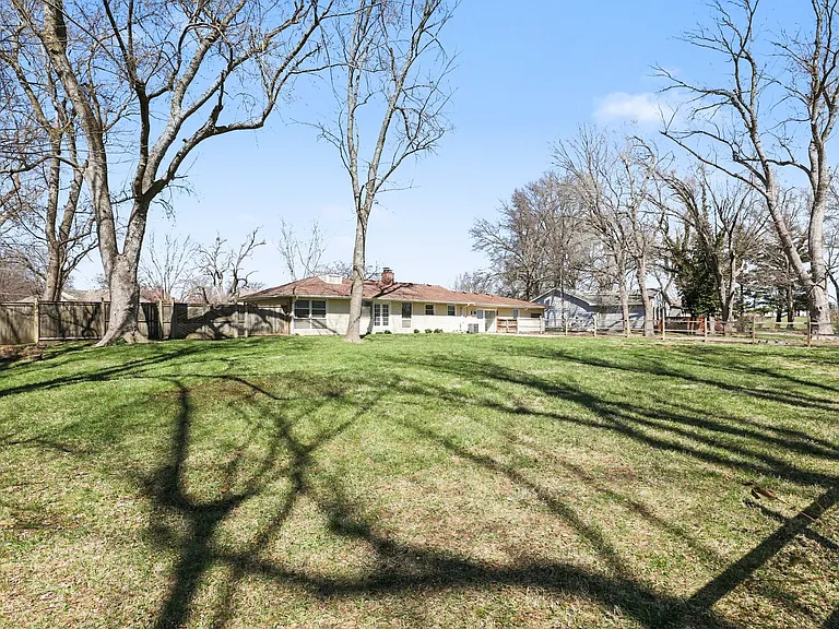 713 NW Black Twig Ln — Photo 19
