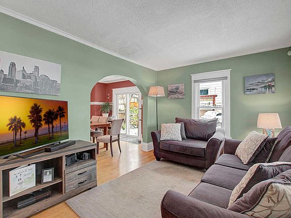 4th image of 2747 Taylor St NE