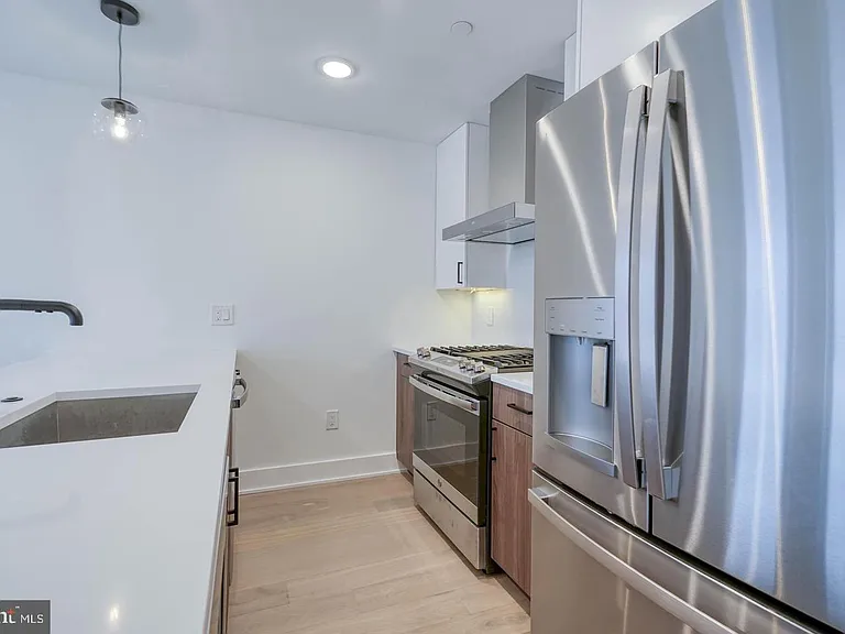 1519 Carpenter St #2 — Photo 6