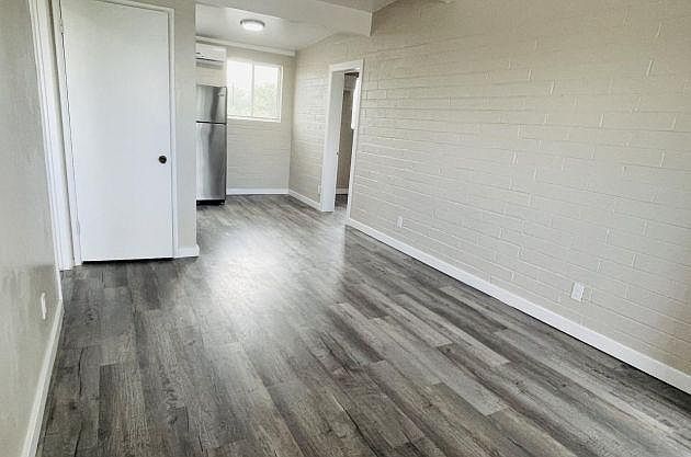 2nd image of 1011 E Spring St