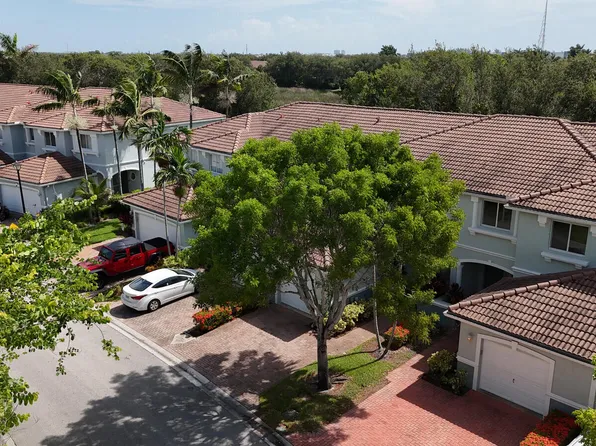 2005 Oakhurst Way, Riviera Beach, FL 33404