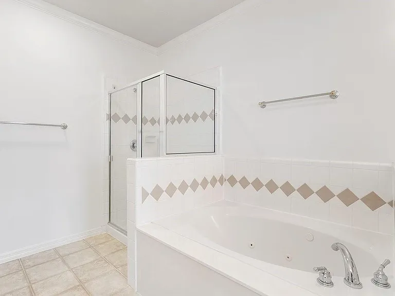 5913 Dolores St #B — Photo 22