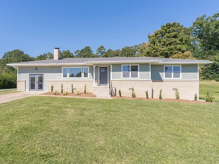 913 Woodmore Ter — Photo 1