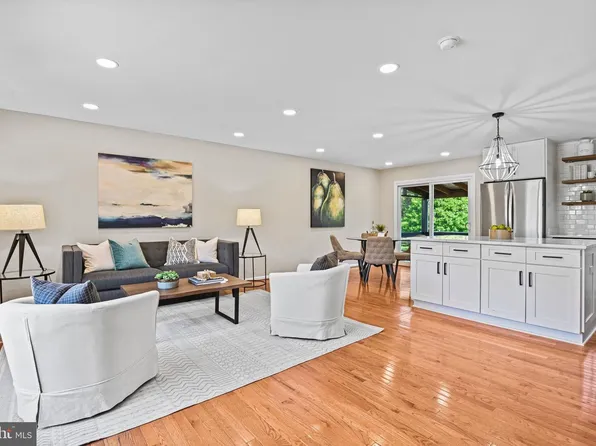 704 Alabama Dr, Herndon, VA 20170