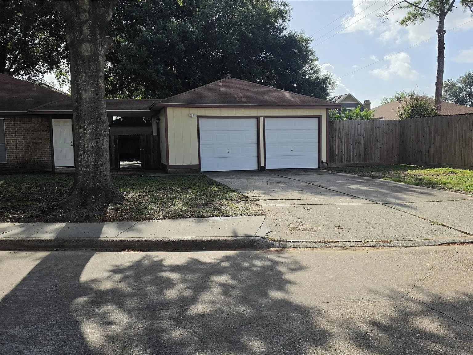 3 bed, 2.0 bath, 1352 sqft, $1,900 — Photo 2