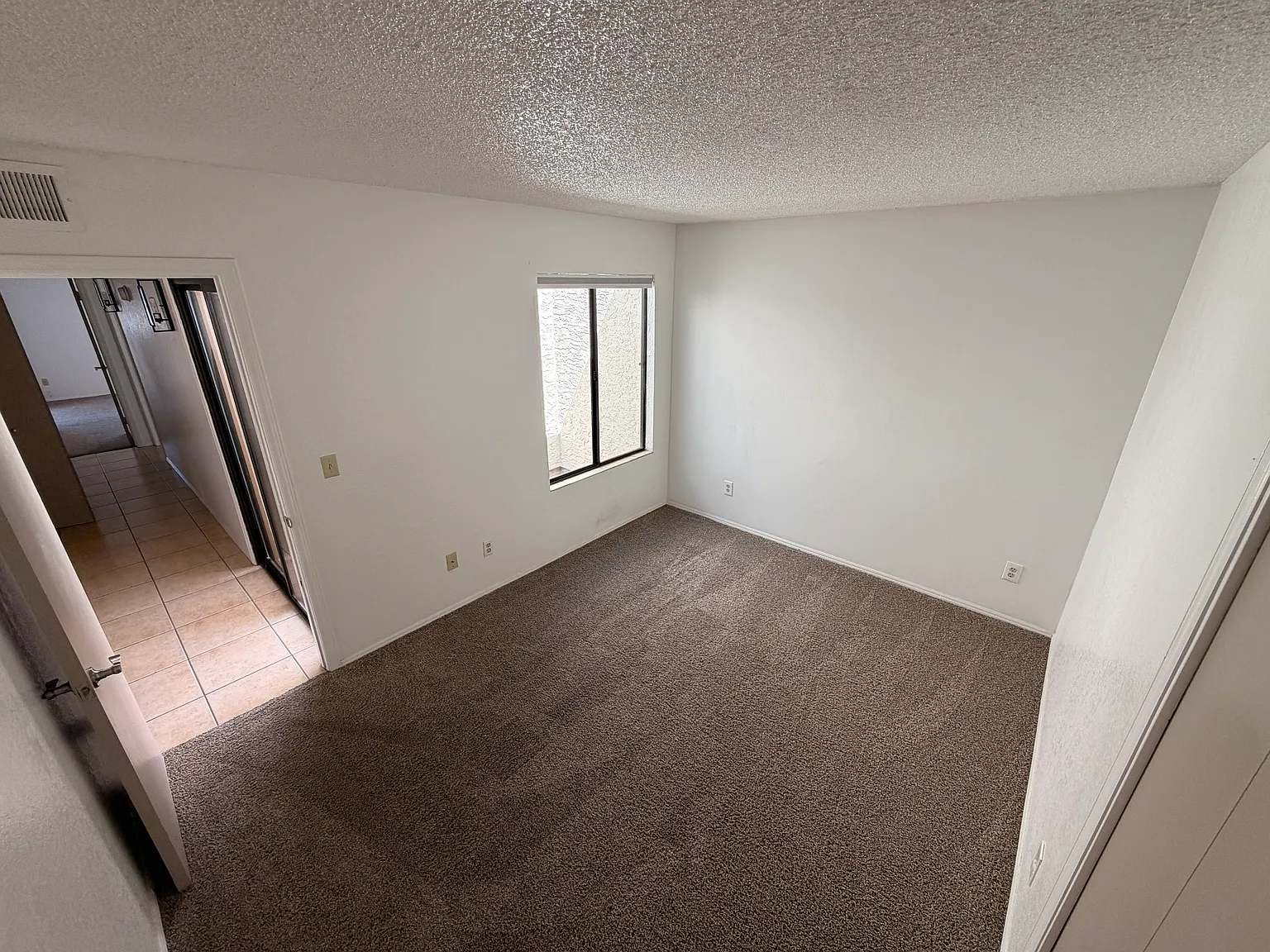 3 bed, 1600 sqft, $2,595 — Photo 4