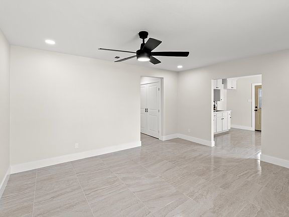 5th image of 813 Deer Ln