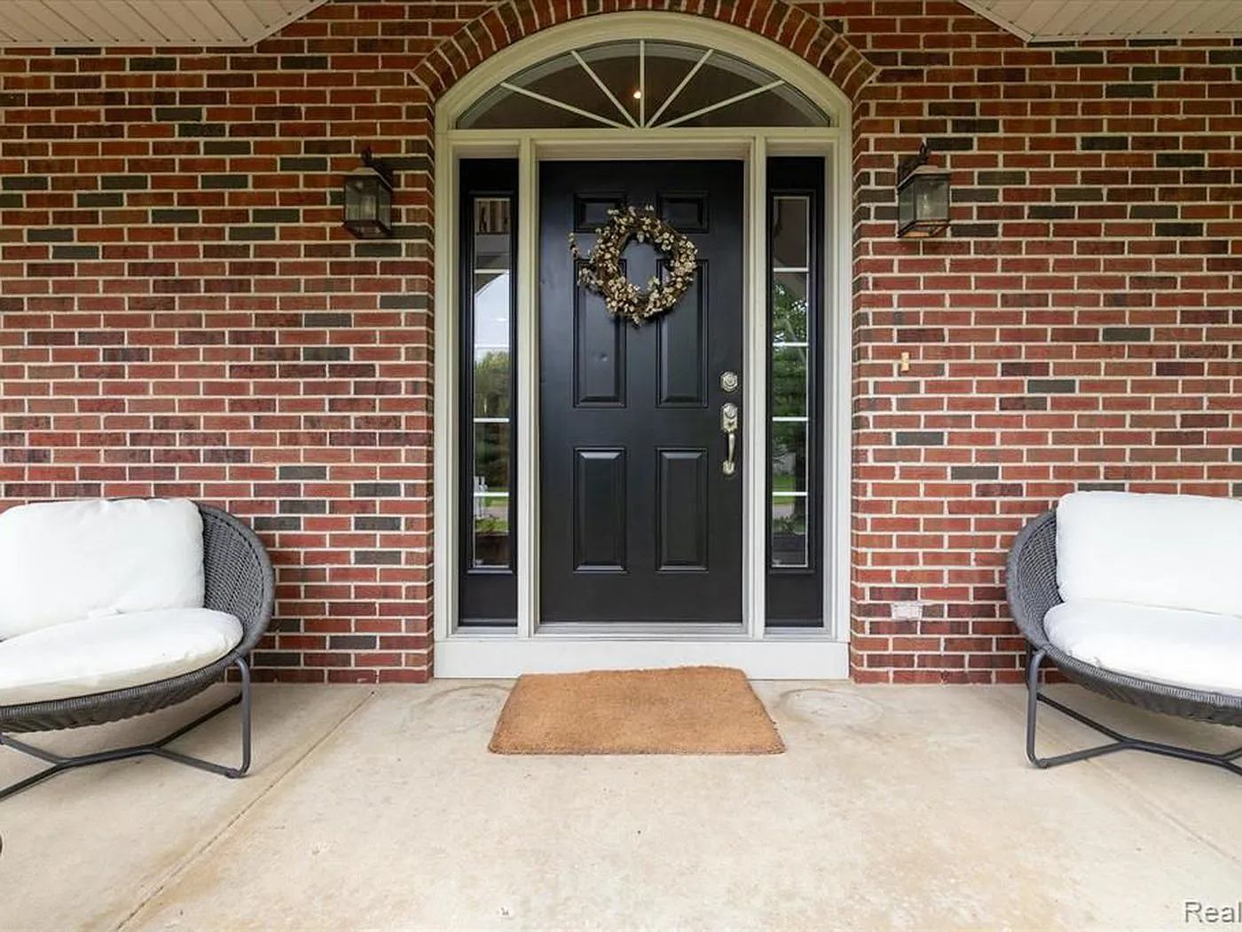 5 bed, 4039 sqft, $3,400 — Photo 3