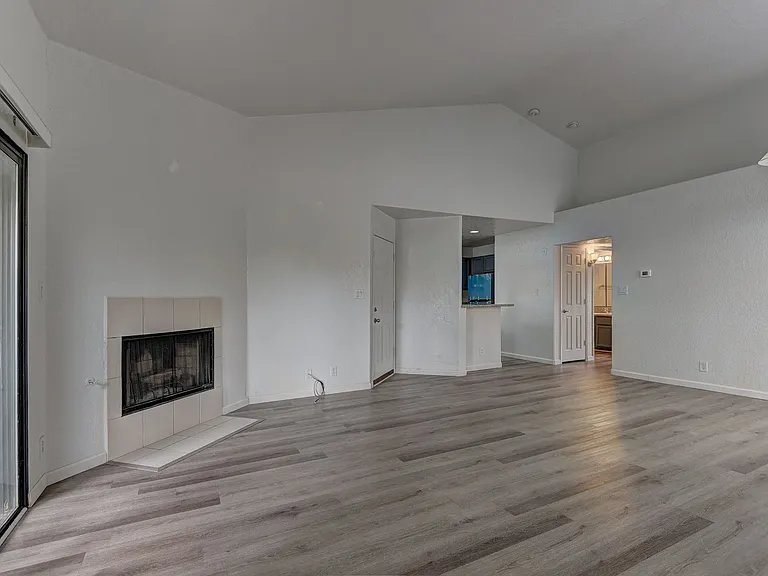 5056 S Rainbow Blvd #205 — Photo 4