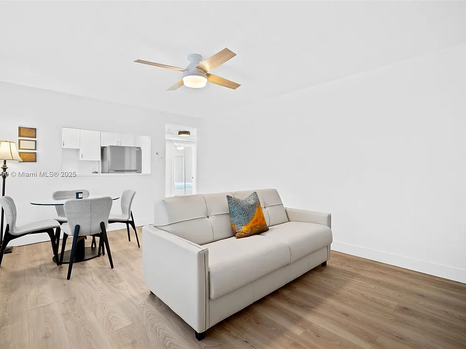 9241 Collins Ave #11