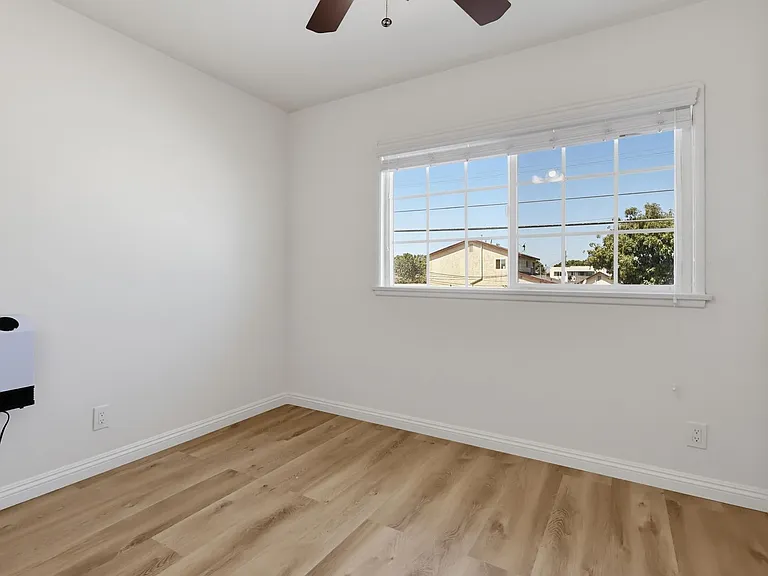 6633 Crenshaw Blvd #8 — Photo 12
