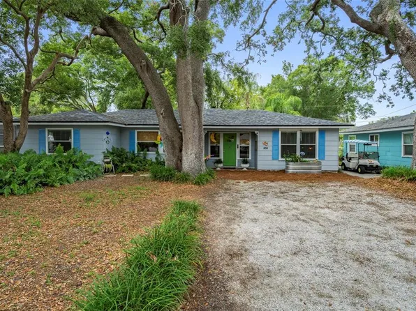 818 Wilkie St, Dunedin, FL 34698