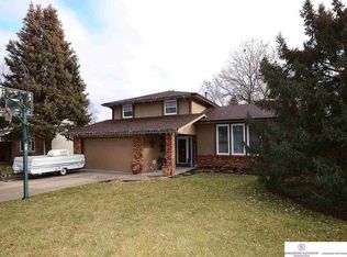 317 Frontier Dr, Papillion, NE 68046