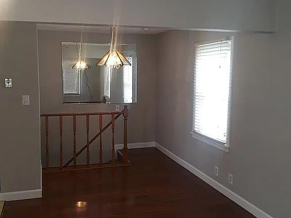 4th image of 9116 Darnell Pl