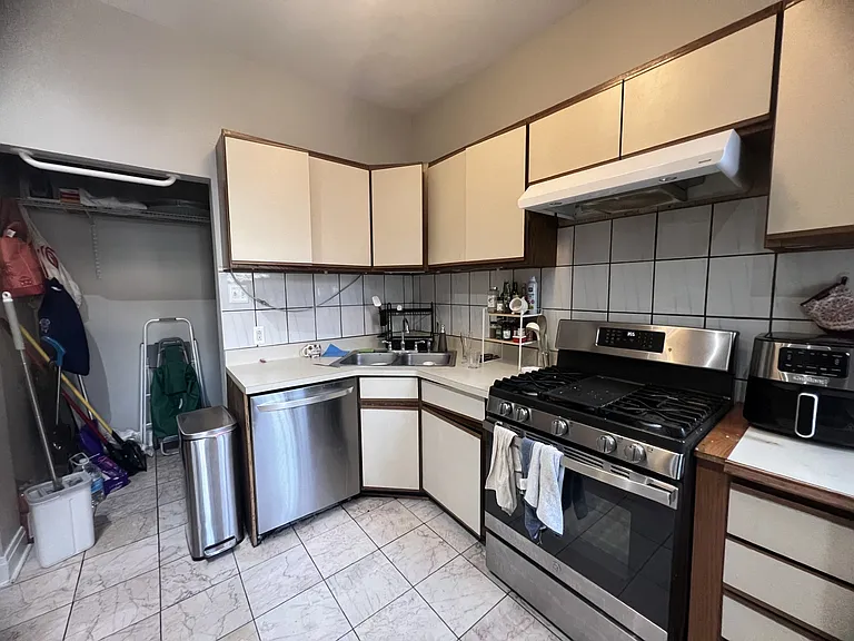 3543 N Sheffield Ave #1 — Photo 4
