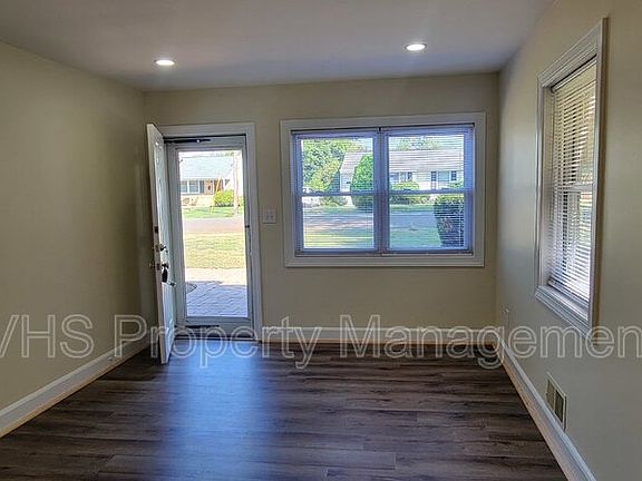 3rd image of 174 Elm St