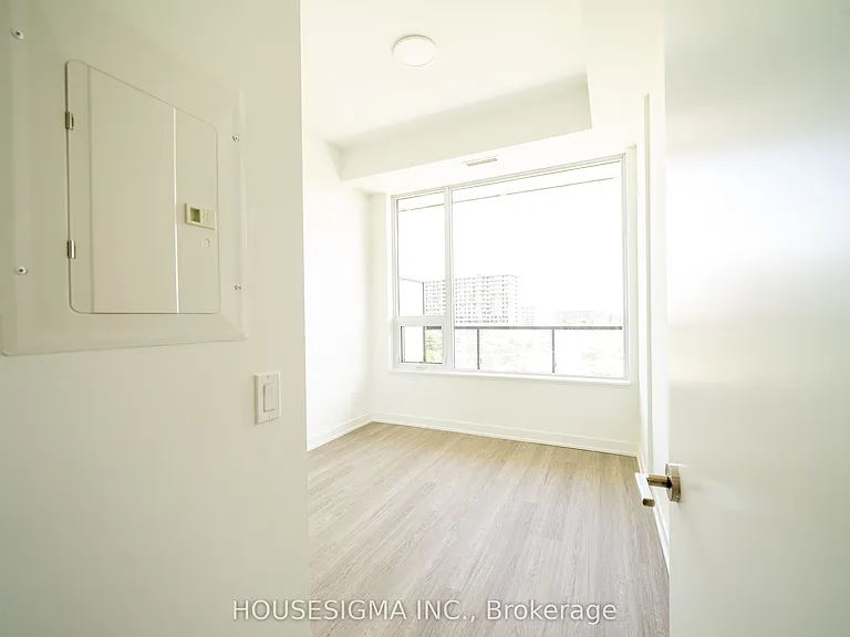 8188 Yonge St #623 — Photo 5