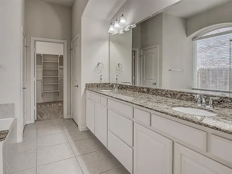 5521 Bentrose Dr — Photo 7