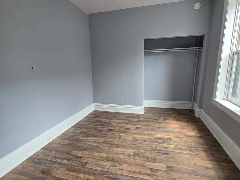72 Lincoln Way W #8 — Photo 2
