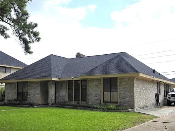 8827 Woodleigh Dr, Houston, TX 77083