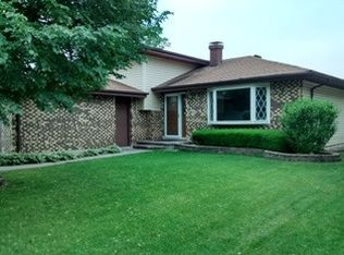 530 Flint Trl, Carol Stream, IL 60188